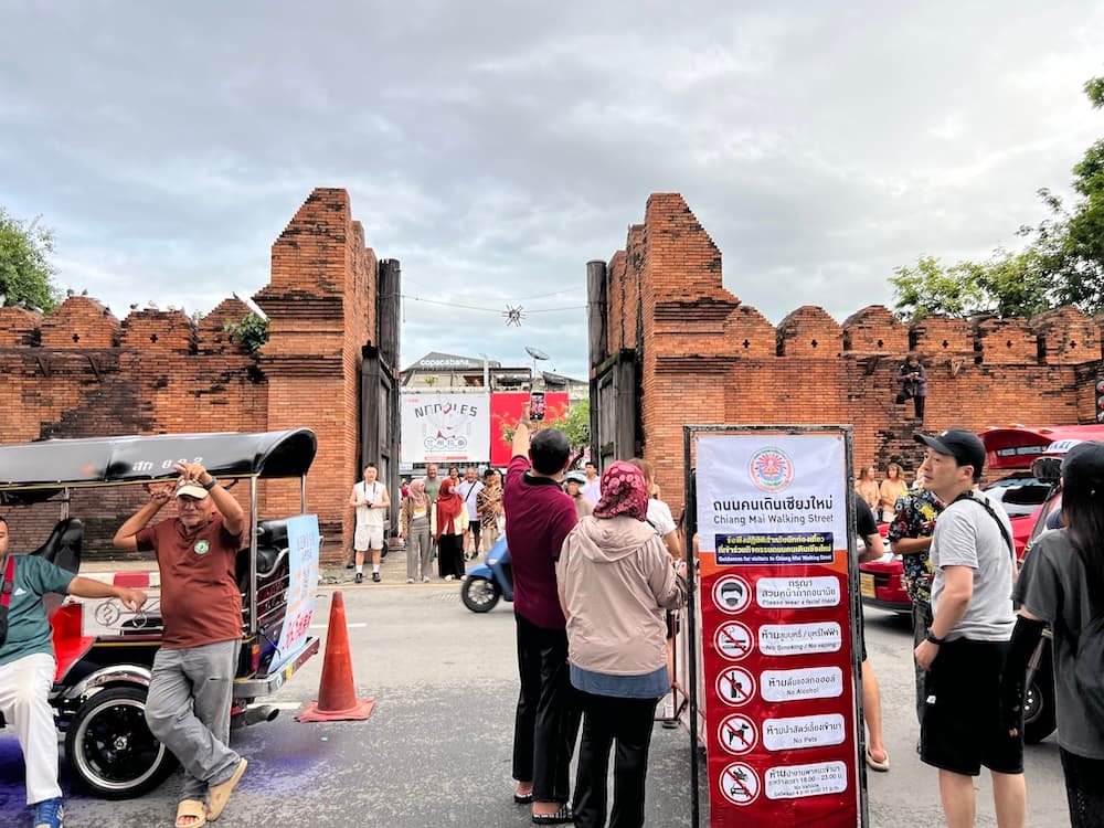 サンデーマーケットの入口